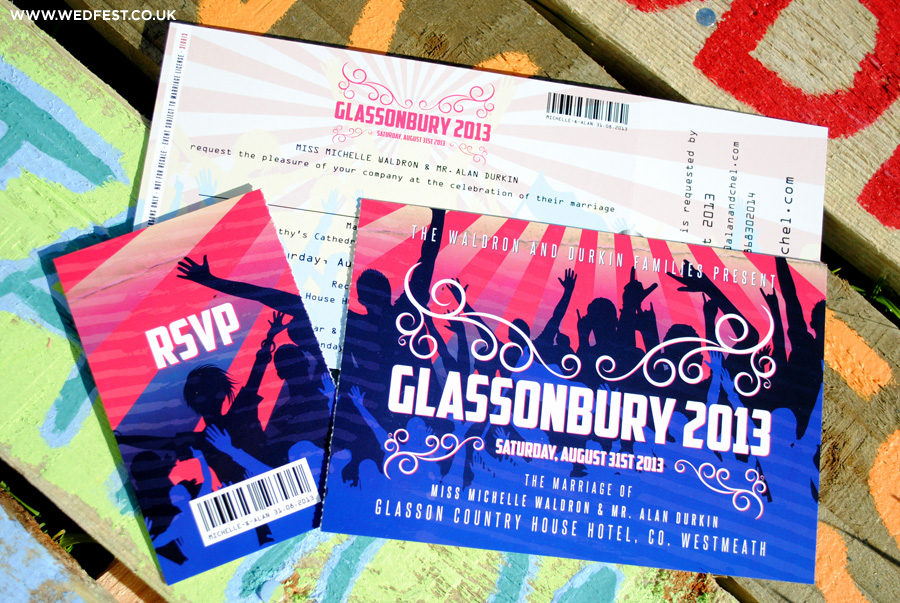 invitaciones de la boda del festival de Glastonbury